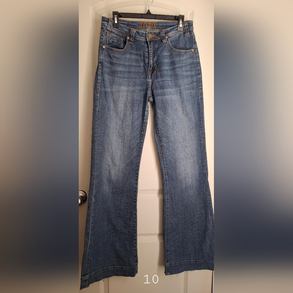 Rock & roll cowgirl womens jeans Wide leg no sz tag 10/12 aprox. Country boho